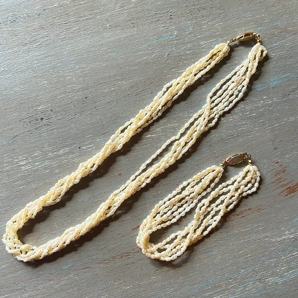 Pearl necklace & bracelet set
